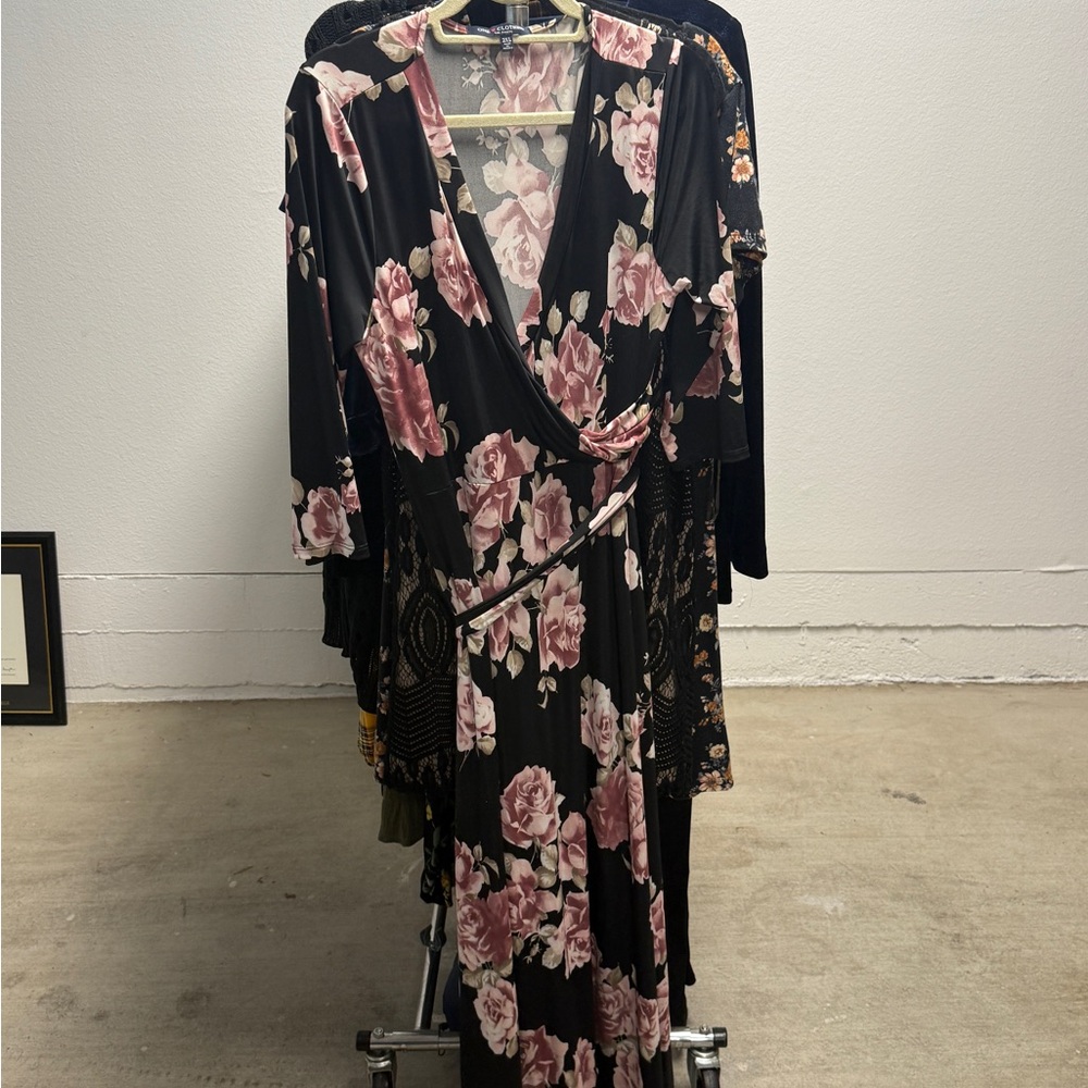 One Clothing Black and Pink Floral Robe with Tie Waist
